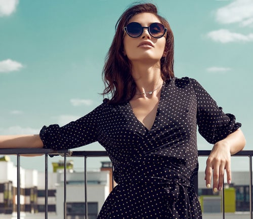 Woman posing with sunglasses